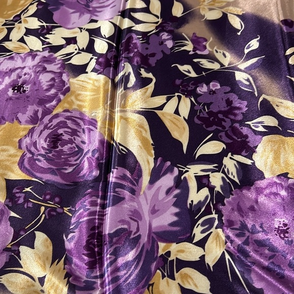 2244- Women’s Floral Scarf Purple & Cream  NWT 34.5”x34.5” NWT - Picture 8 of 10